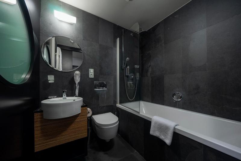 Standard Double or Twin Room image 1