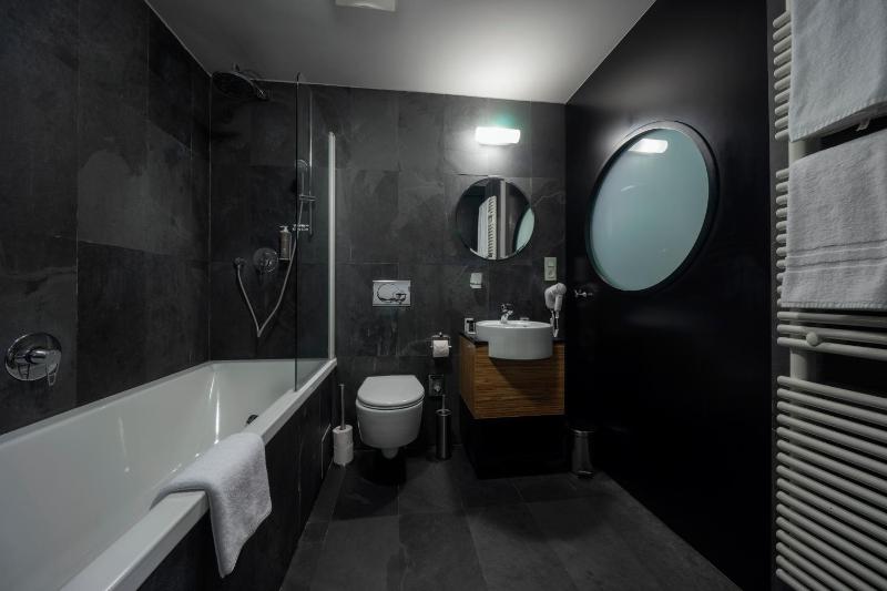 Standard Double Room image 3
