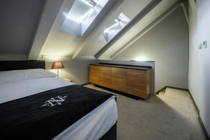 Standard Double Room image 2