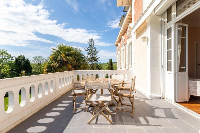 Apartment with Terrace image 1