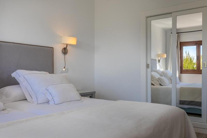 Double or Twin Room image 3