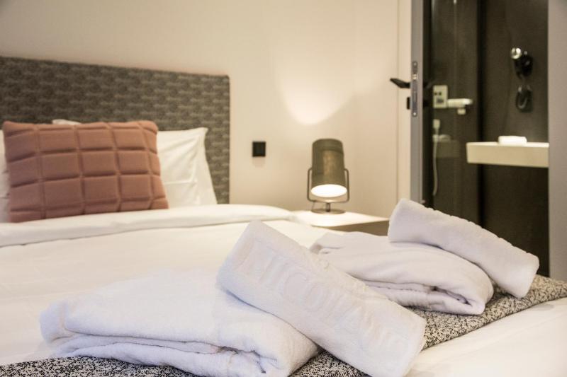 Single Room with Balcony image 2