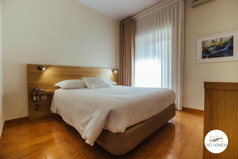 Double Room image 3