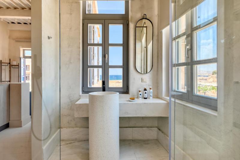 AZADE Chania - image 4