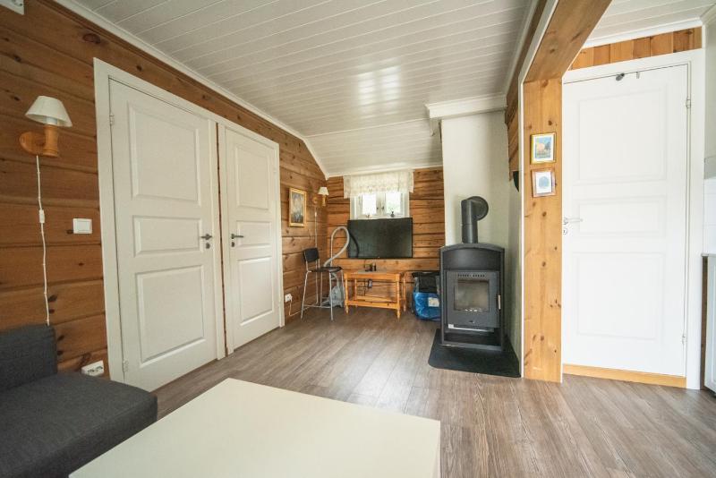 Family Room image 3