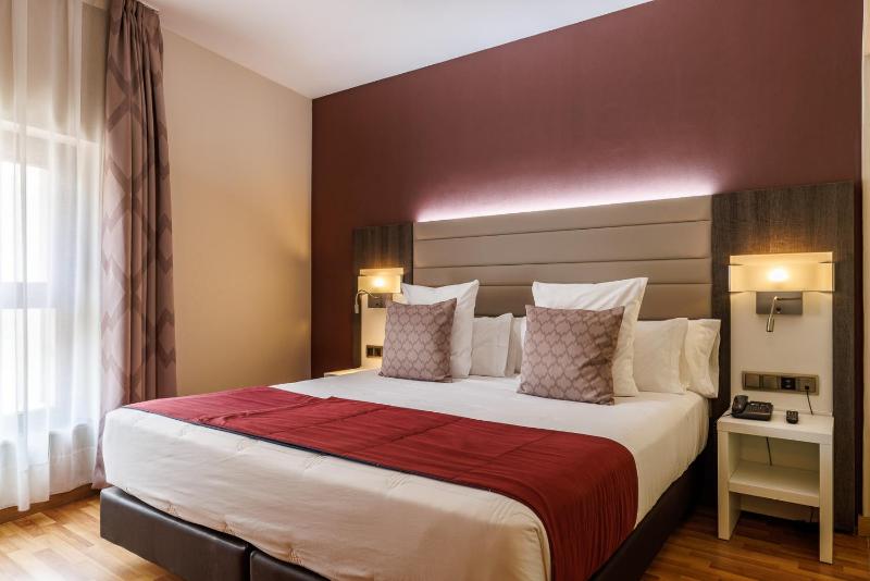 Superior Double Room image 3