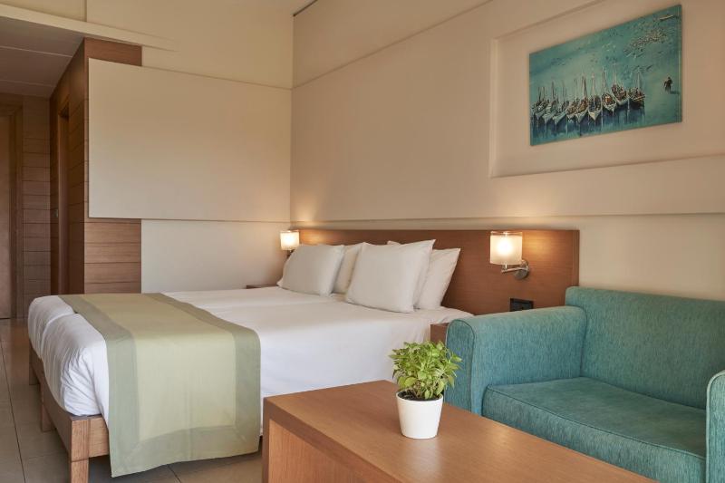 Standard Room with Garden View image 1