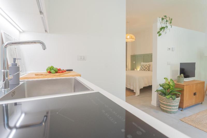 Ginepro & Salvia Apartments in Como by Rent All Como - image 29