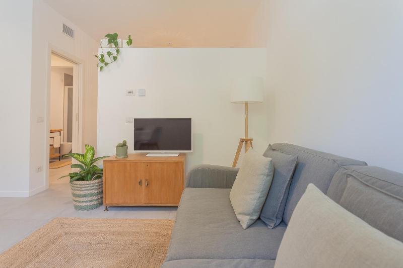 Ginepro & Salvia Apartments in Como by Rent All Como - image 19