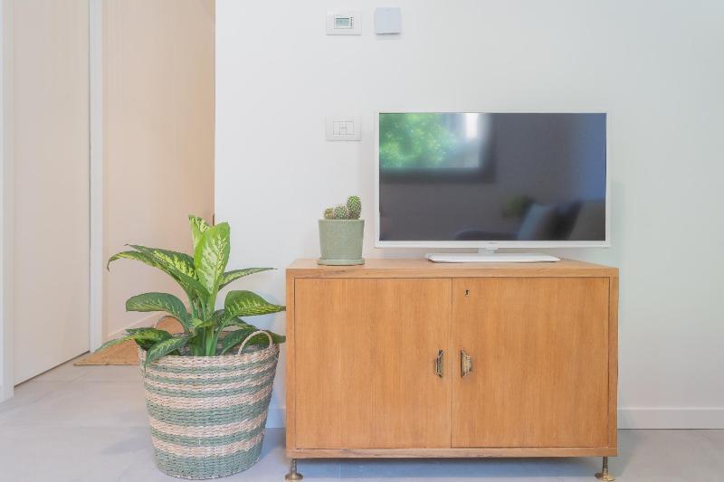 Ginepro & Salvia Apartments in Como by Rent All Como - image 17