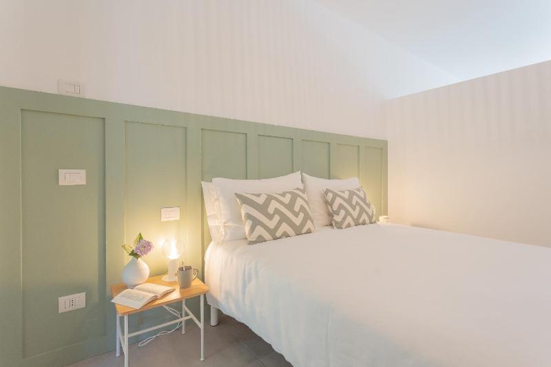 Ginepro & Salvia Apartments in Como by Rent All Como - image 25