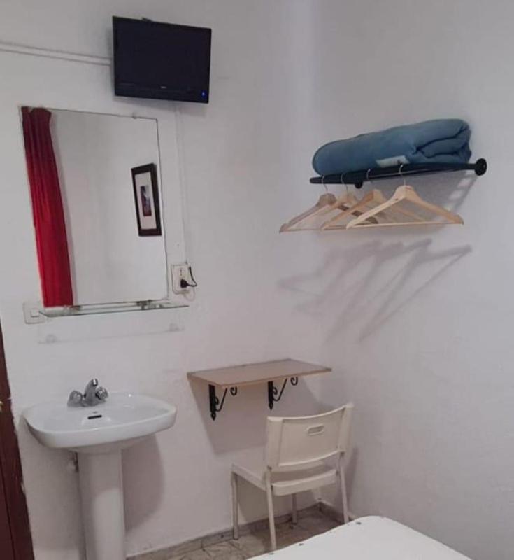 Economy Single Room image 3