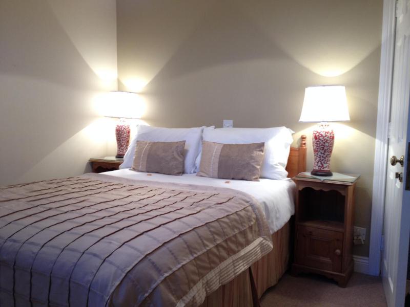 Quadruple Room with Private Bathroom image 4