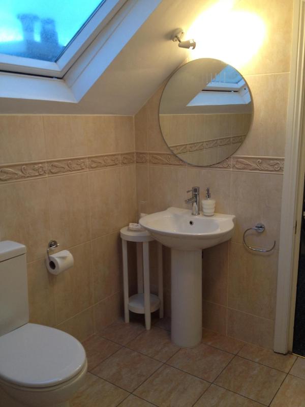 Quadruple Room with Private Bathroom image 3