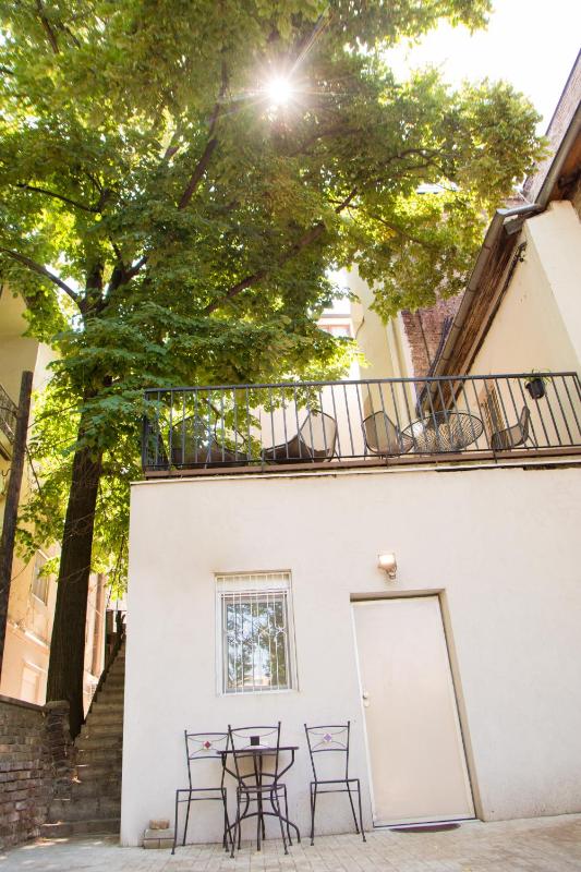 Queen Studio image 3