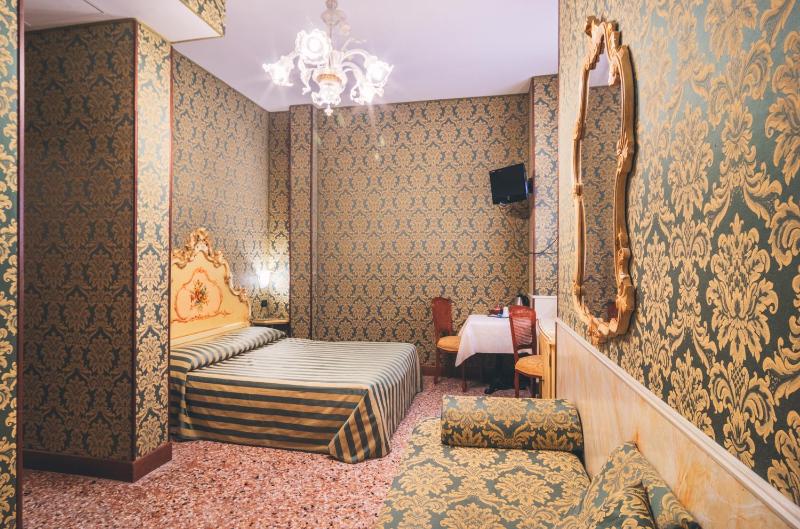 Classic Triple Room image 3