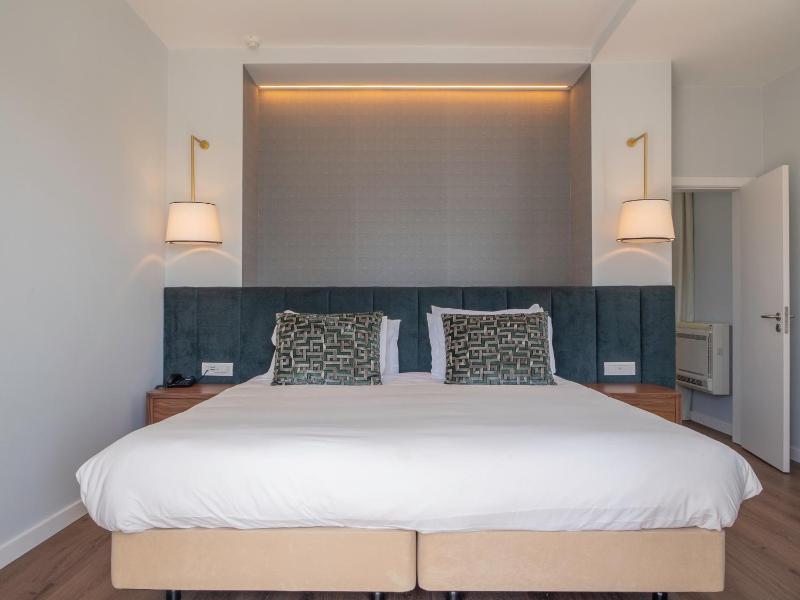 Suite with Sea View image 4