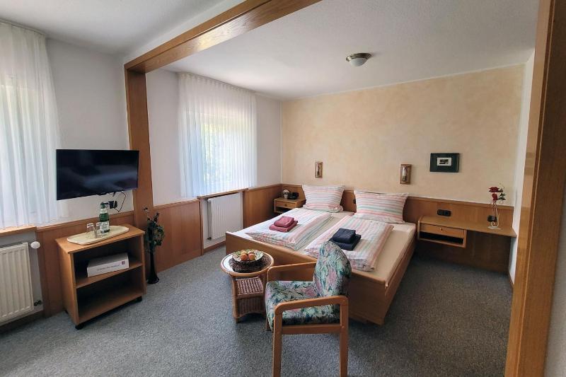 Double Room image 3