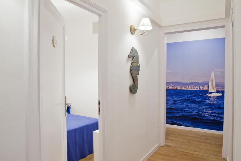 Quadruple Room with Shared Bathroom image 2
