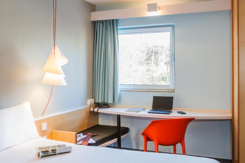 Standard Double Room - Non-Smoking image 2