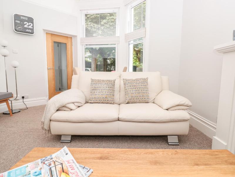 Flat 1 Byfield - image 7
