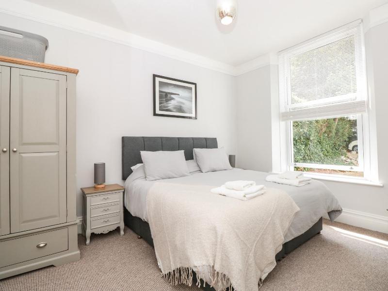 Flat 1 Byfield - image 11