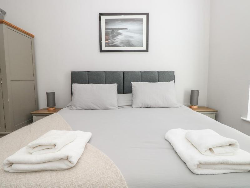 Flat 1 Byfield - image 8