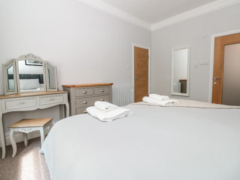 Flat 1 Byfield - image 2