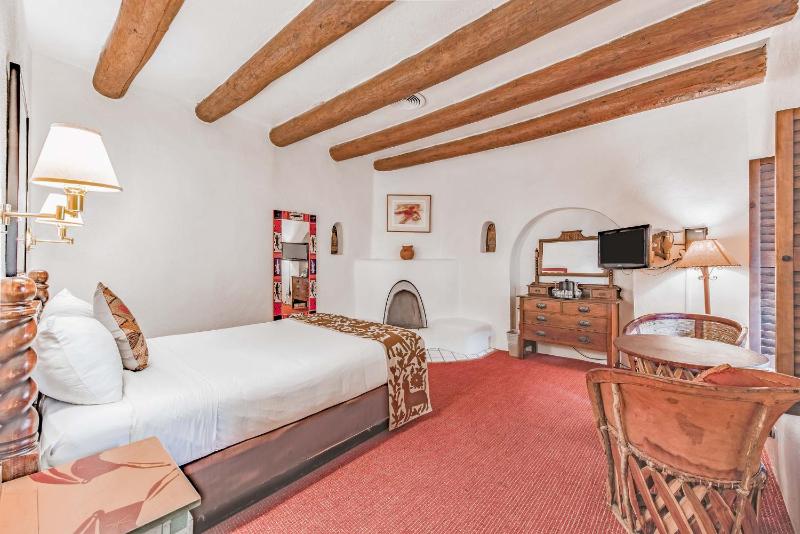 Standard Queen Room image 3