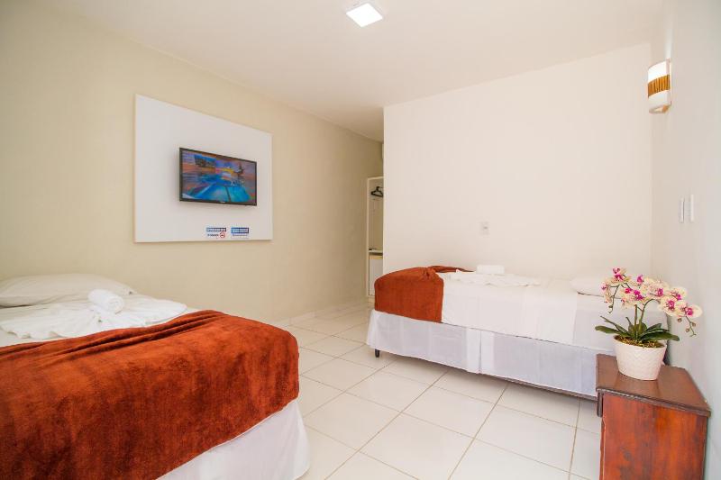 Standard Triple Room image 2