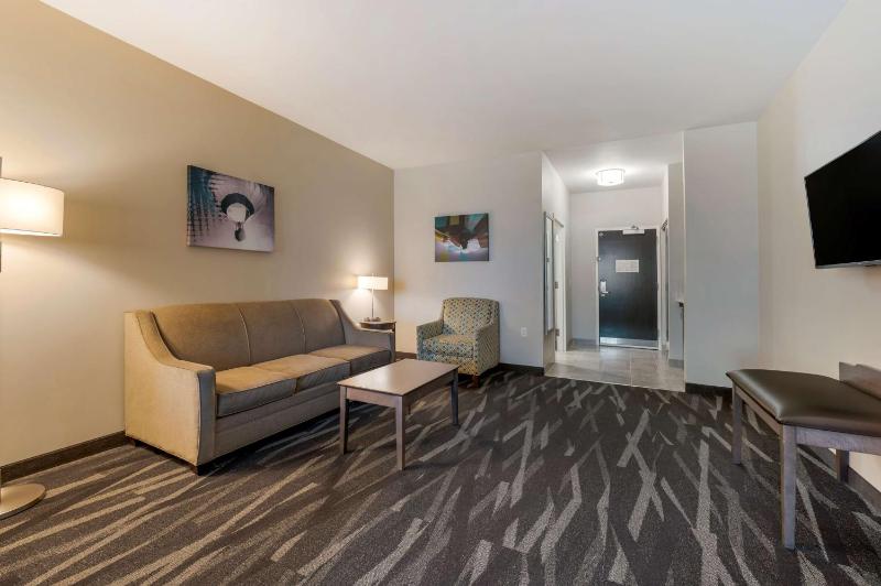 Queen Suite with Two Queen Beds - Disability Access image 3