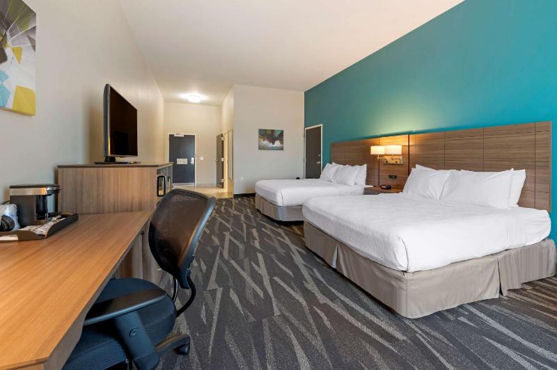 Queen Room with Roll-In Shower - Disability Access/Non-Smoking image 3