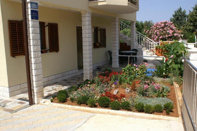 Apartments with parking space Rogoznica - 4218 - image 9