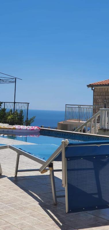 One-Bedroom Apartment with Balcony and Sea View (6 Adults) image 4