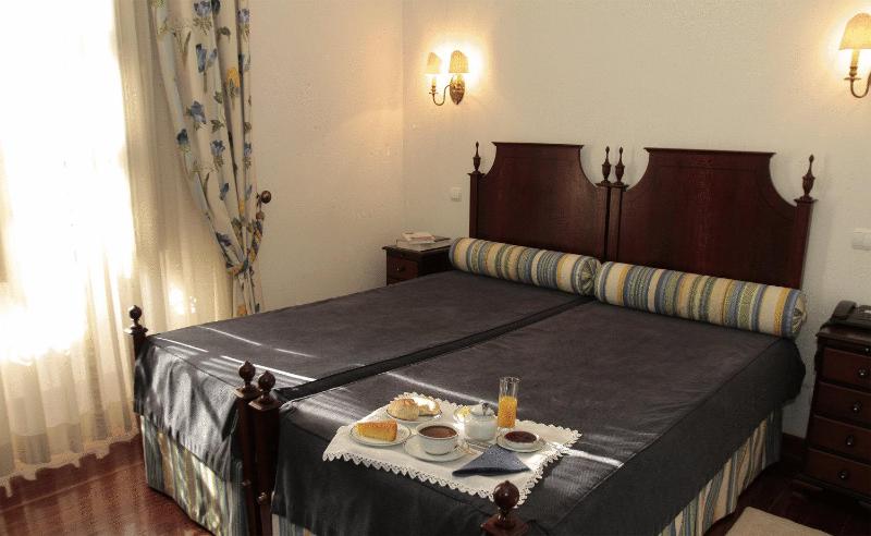 Double or Twin Room image 2