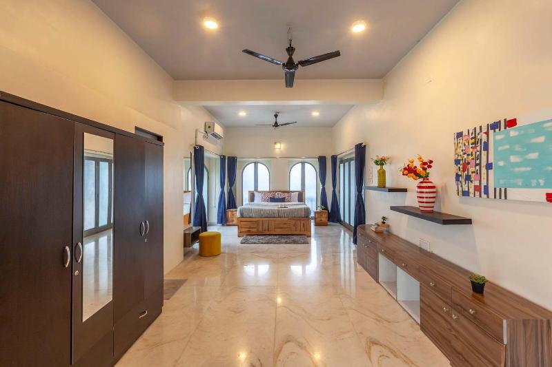 StayVista's Grey Mosaics - Vasai - 5BHK Villa with Pool Table & Private Pool - image 4