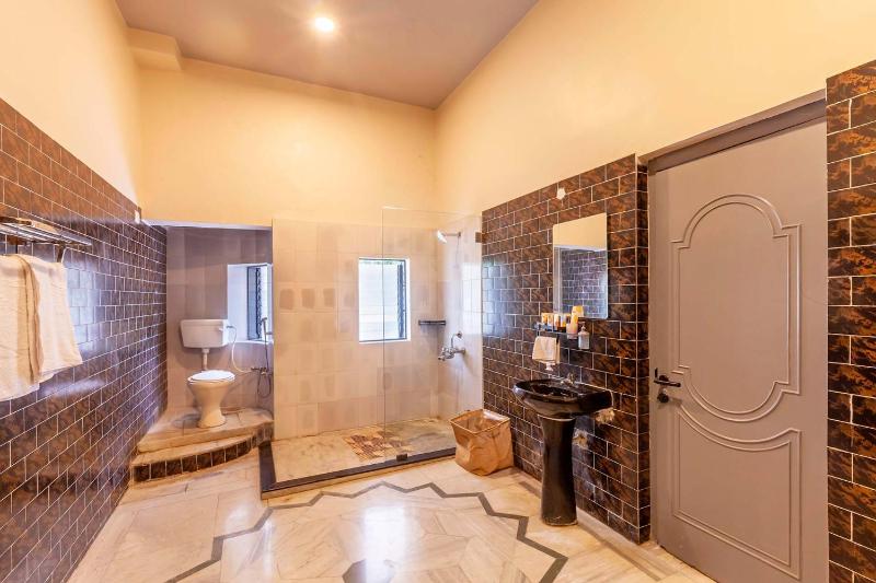 StayVista's Grey Mosaics - Vasai - 5BHK Villa with Pool Table & Private Pool - image 7