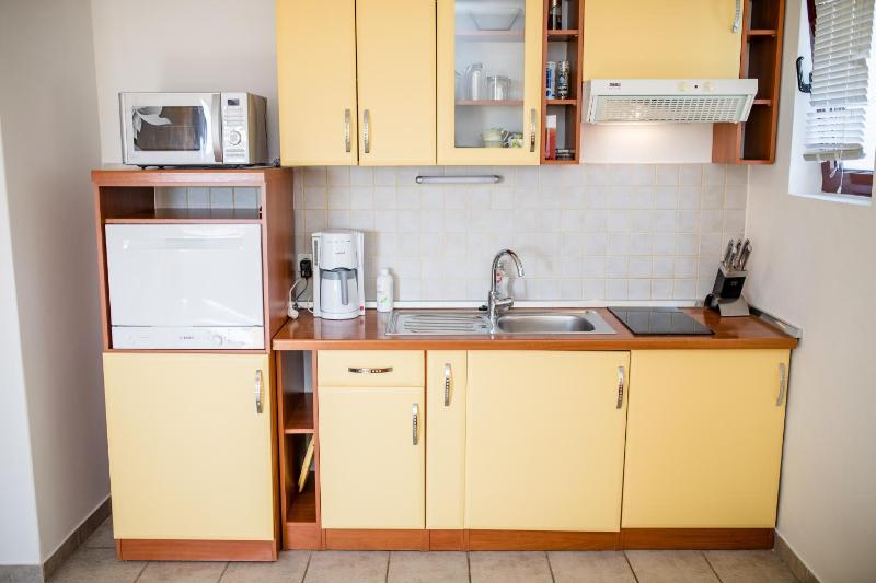 One-Bedroom Apartment with Balcony and Sea View image 2