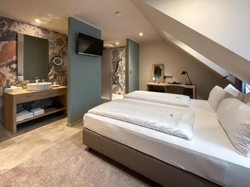 Standard Double Room with City View image 3