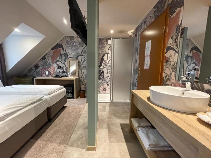 Standard Double Room with City View image 2