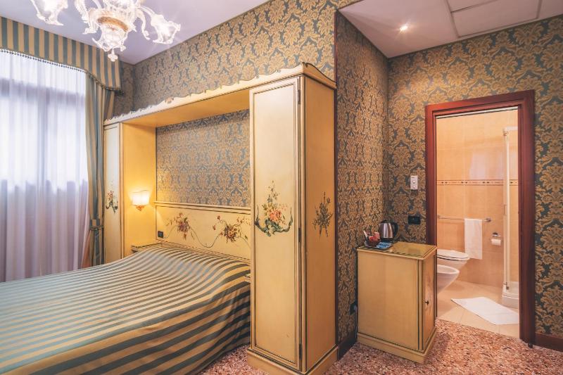 Standard Double or Twin Room image 1