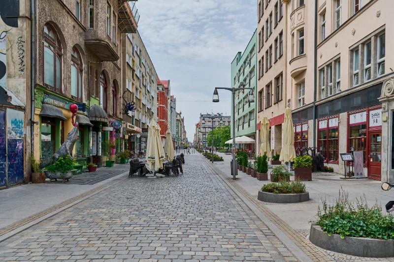 Heart of Wroclaw Uniwersytecka by Noclegi Renters - image 5