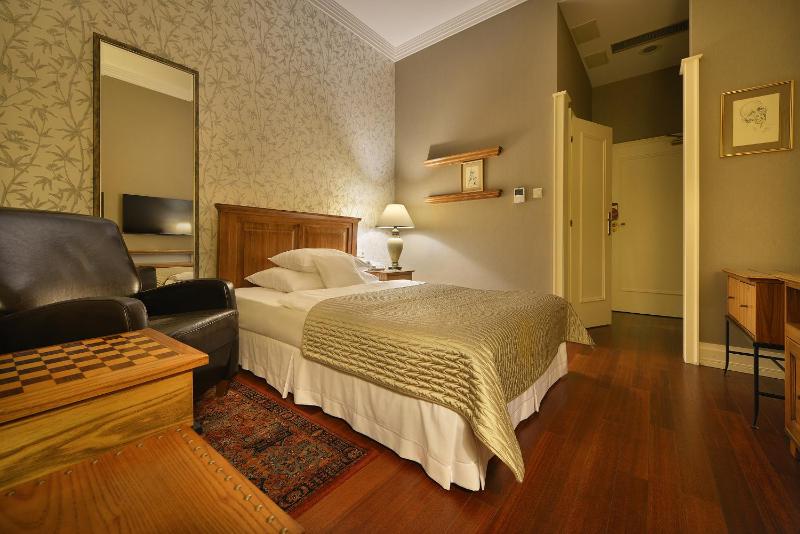 Classic Single Room image 4