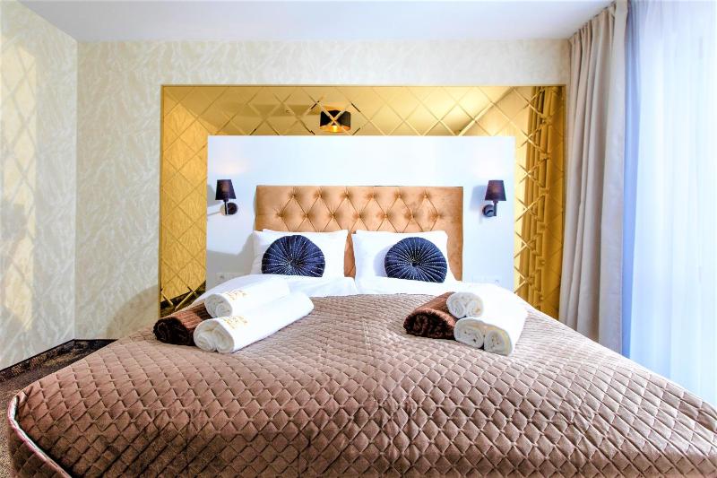 Deluxe Queen Room image 4