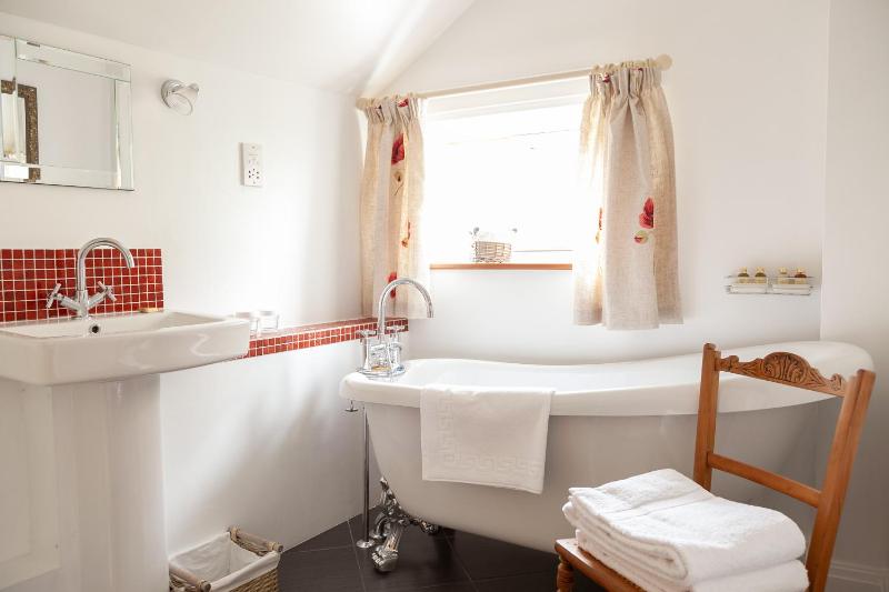 Deluxe Double Room with Bath image 1