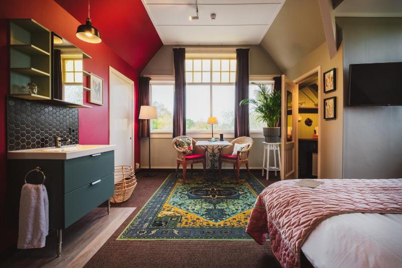 Double Room image 4