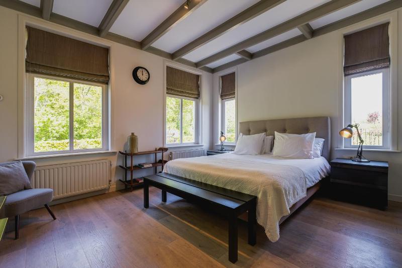 Suite with Garden View image 1