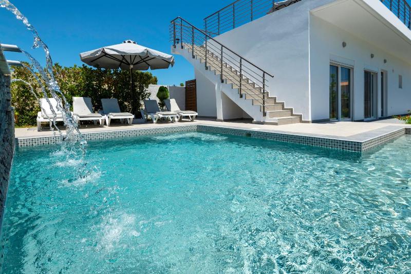 Grand three bedroom Villa with Private Pool & Pool View image 1