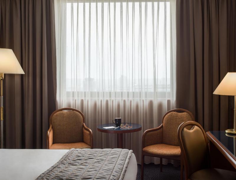 Superior King Room image 4