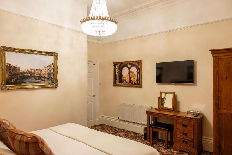 One Bedroom Apartment with Sea View image 4